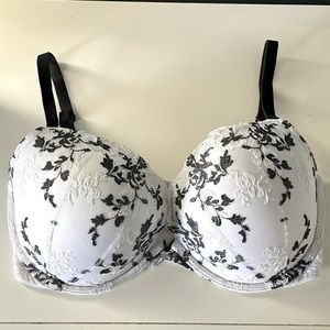 Victoria’s Secret Embroidered Push Up Bra 34DDD